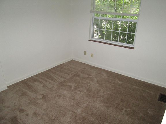 3rd image of 234 Mayfair Blvd APT D
