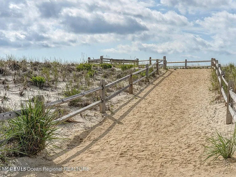 30 M St #SUMMER RENTAL — Photo 34