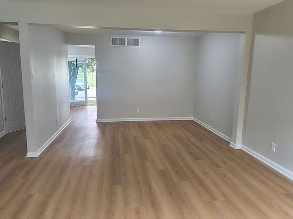3rd image of 419 Standish Ct