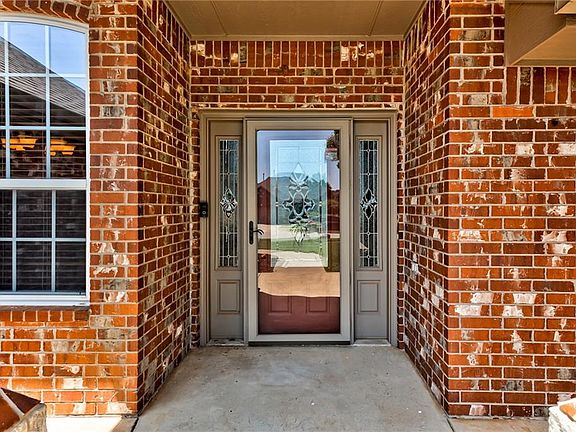 4th image of 2117 Cottonwood Creek Ave