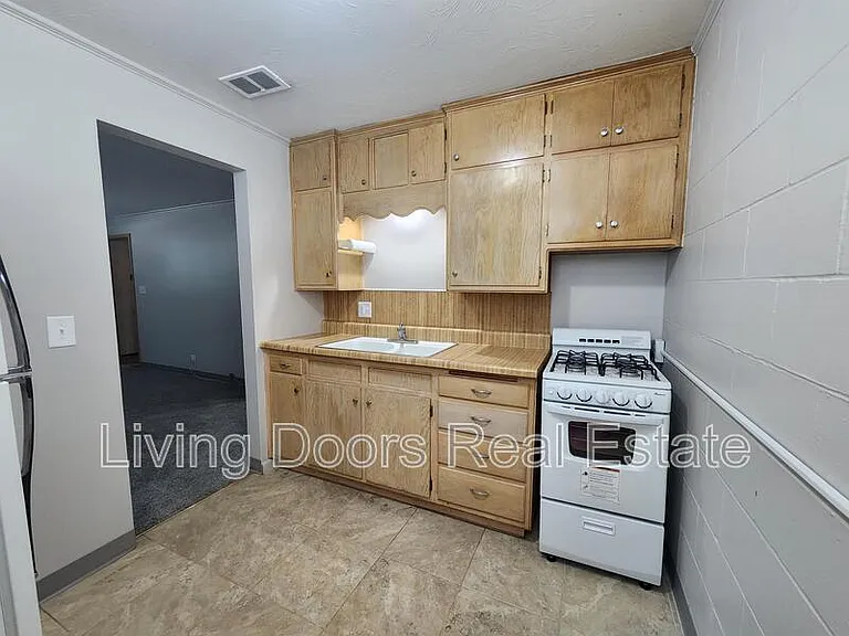 849 S 45th St — Photo 2