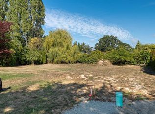 1208 Marchant Rd, Central Saanich, BC V8M1E5