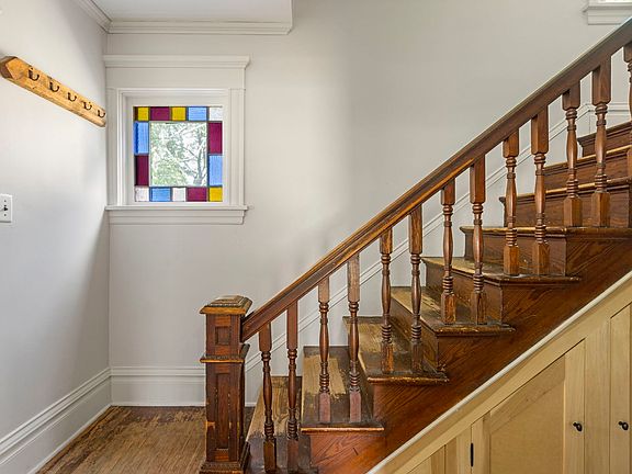 3rd image of 902 Wicker St