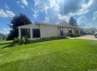 12456 Cambridge Blvd, South Lyon, MI 48178