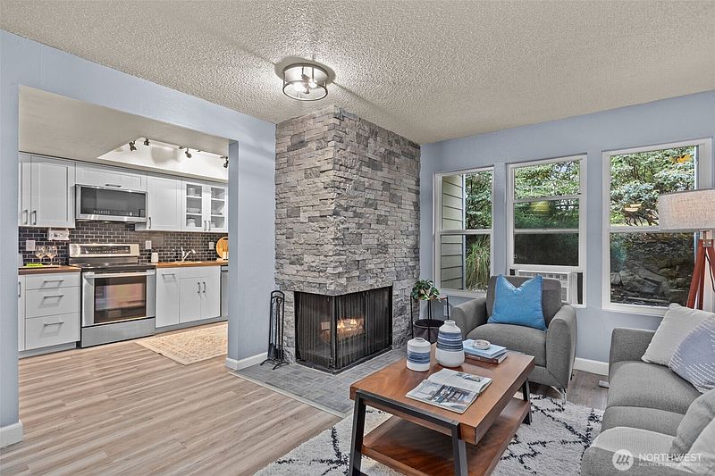 2nd image of 2001 E Yesler Way #46