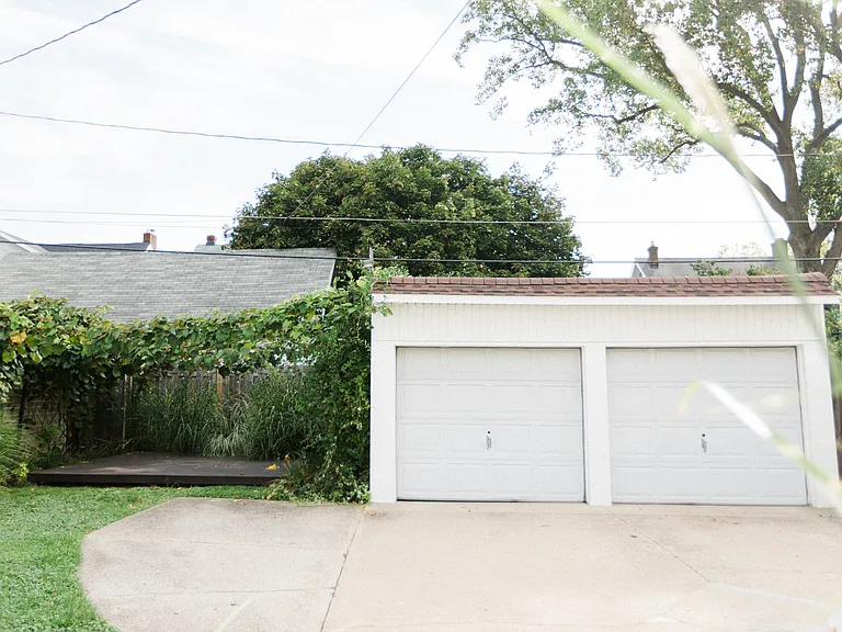 1297 Hathaway Ave — Photo 28