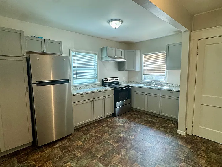 1209 Pettibone Ave — Photo 3