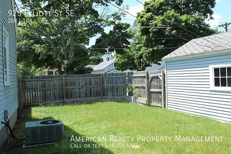 923 Elliott St SE — Photo 12