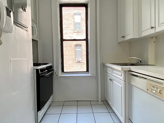 Rented by Metropolitan Equities | media 5