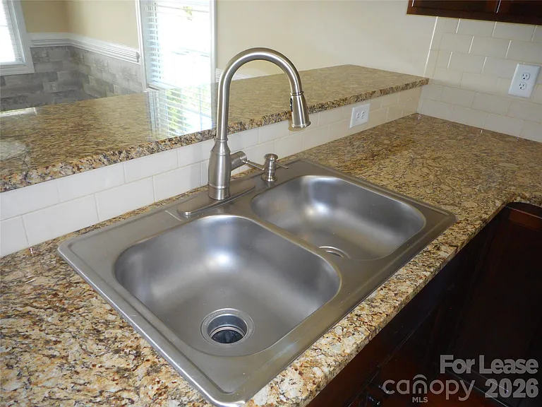 418 Windsor Gate Dr — Photo 6