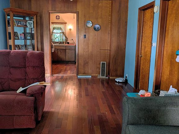 4th image of 696 Water St