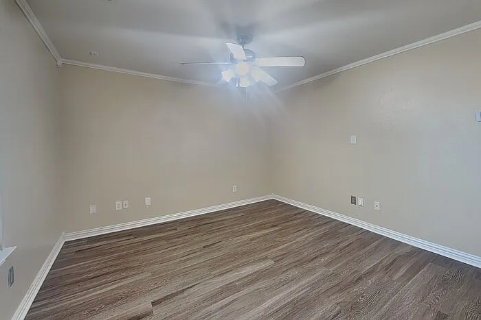 709 Pride Ct — Photo 4