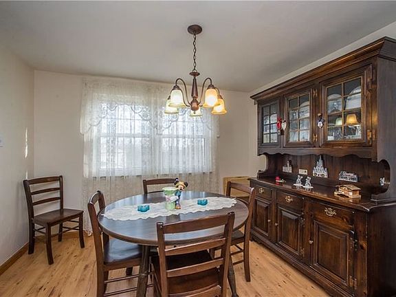 5th image of 3112 Julie Dr