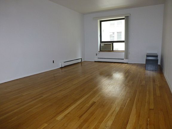 2nd image of 250 W 88th St APT 201