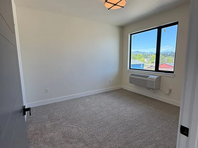 702 Victory Ln — Photo 38