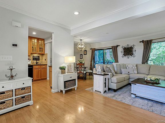5th image of 279 Treetop Circle