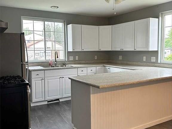 3rd image of 8137 Sheridan Dr
