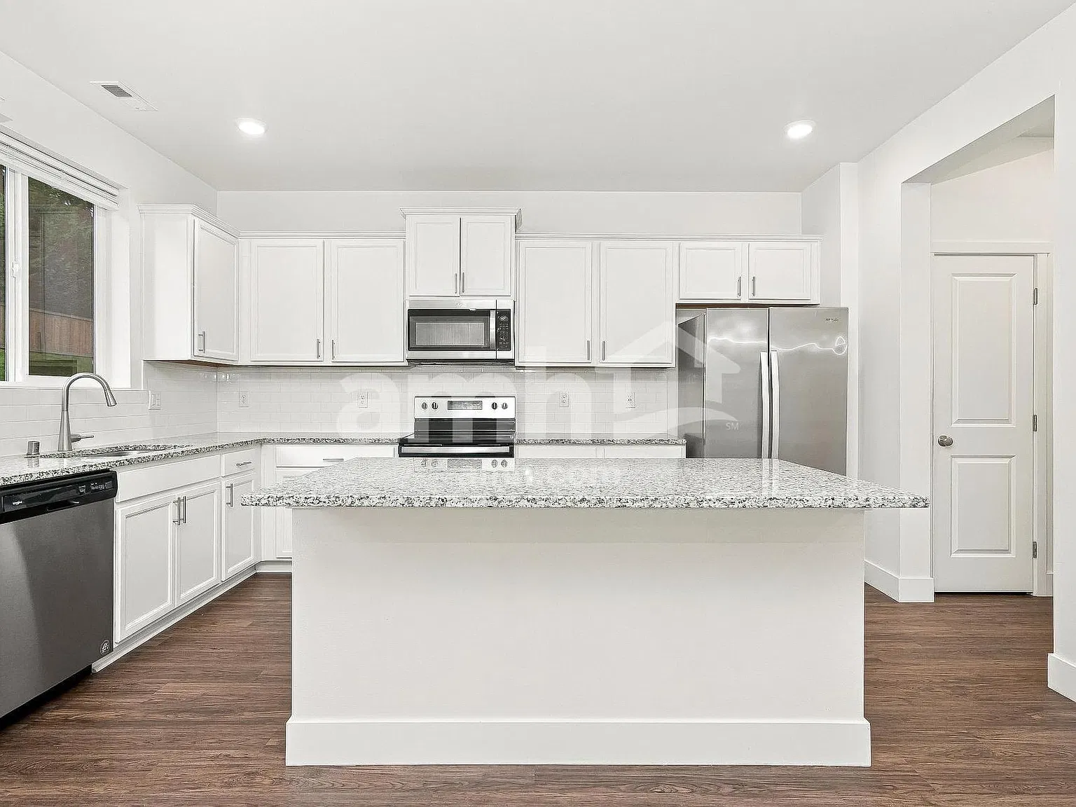 5 bed, 2.5 bath, 2124 sqft, $3,120 — Photo 4