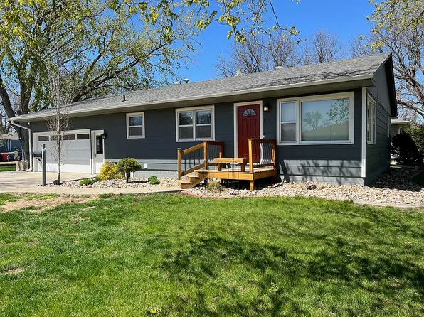 100 W 17th St, Yankton, SD 57078