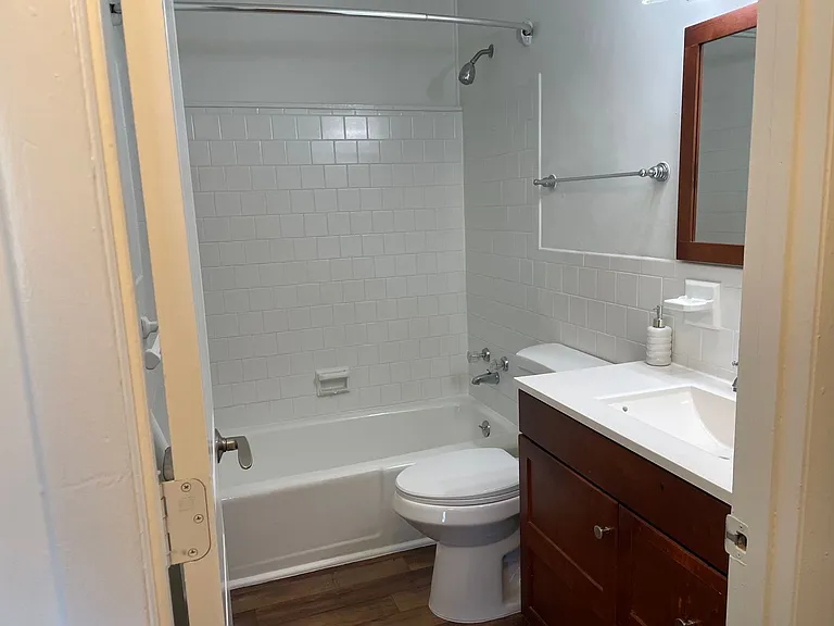 Brooke Court Apartments — Photo 16