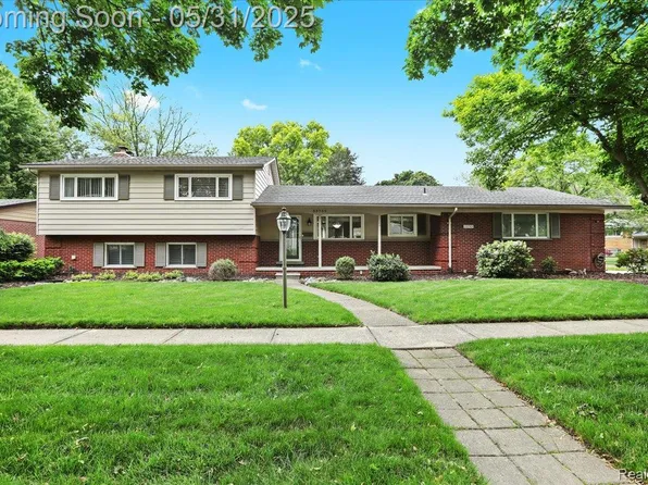 33755 Grove St, Livonia, MI 48154