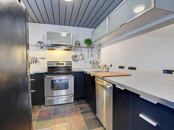 4th image of 330 NE 26th Ave APT 204