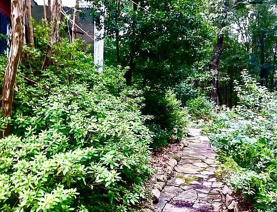 3rd image of 100 Fawn Ln