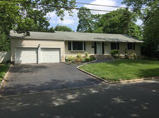 14 Panorama Dr, Huntington, NY 11743