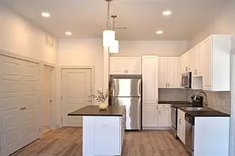 1514 E 15th St #10 — Photo 4