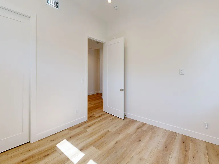 2952 Folsom St — Photo 11