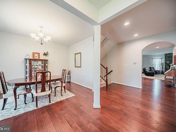 4th image of 14204 Belle Ave