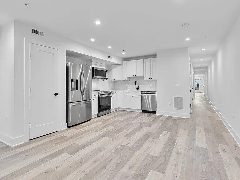 1118 Lamont St NW #1 — Photo 8