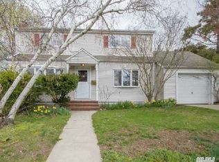 34 Park Lane Dr, Albertson, NY 11507
