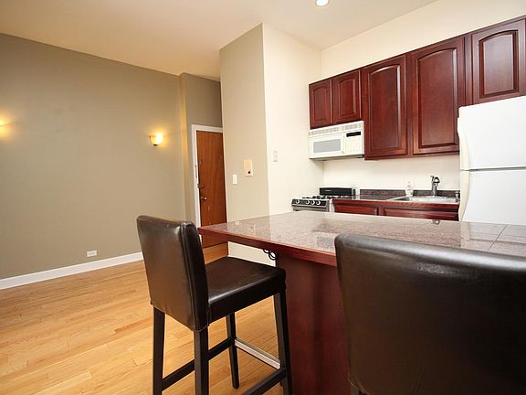 4th image of 3430 N Elaine Pl