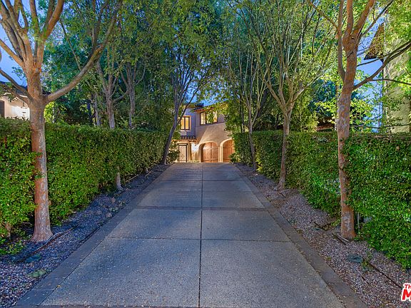 2nd image of 3053 N Beverly Glen Cir