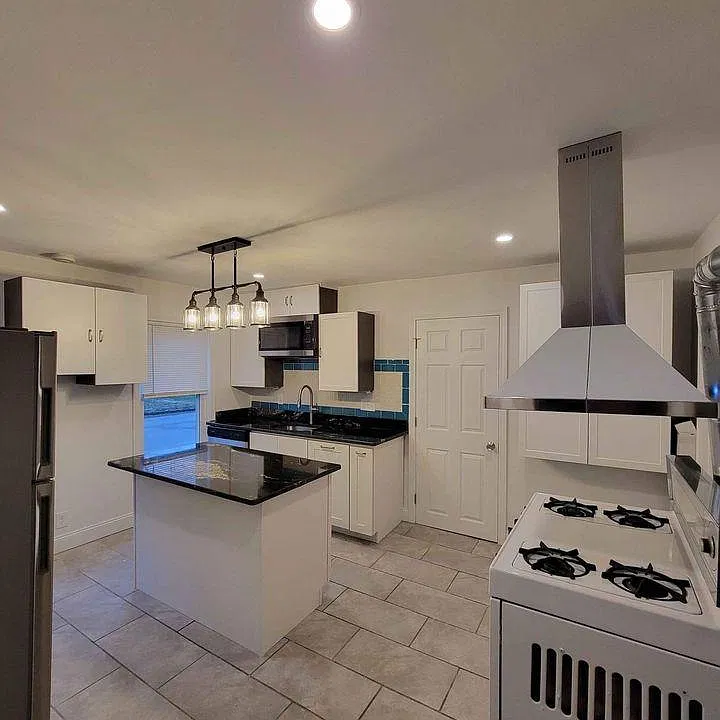 8 Salem St #1F
