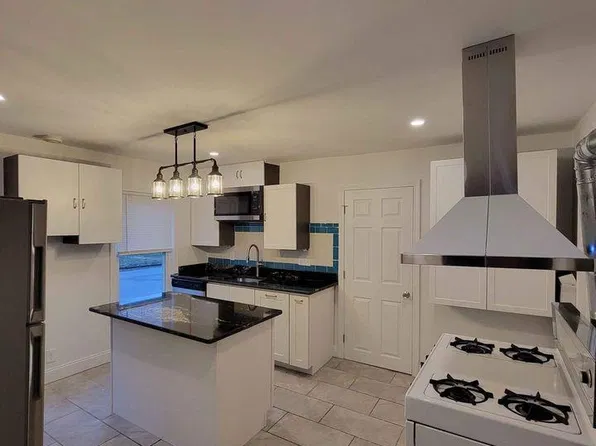 8 Salem St #1F, Spencer, MA 01562