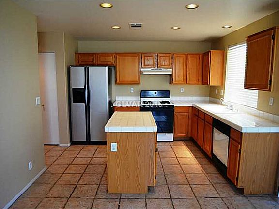 3rd image of 8132 Dartmoor Ave