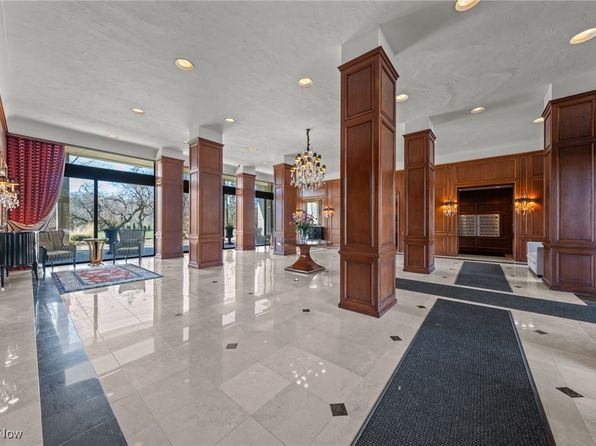 1 Bratenahl Pl APT 802, Cleveland, OH 44108