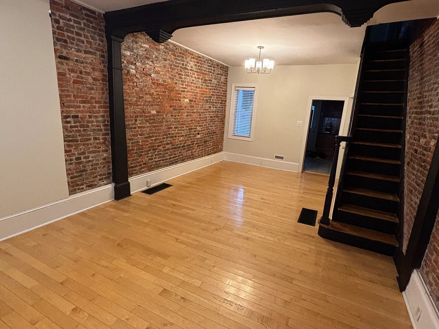 2 bed, 1136 sqft, $2,100 — Photo 3