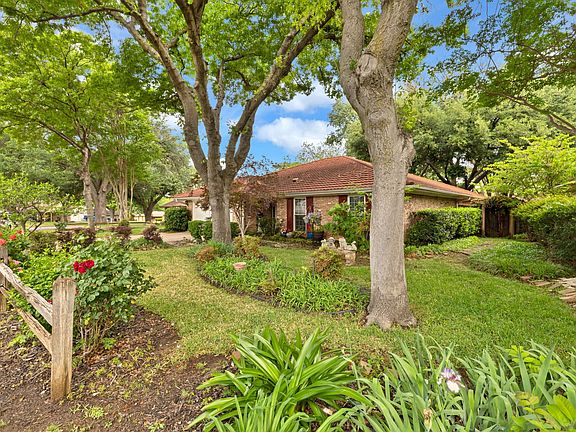 3rd image of 1823 Ridgebrook Dr