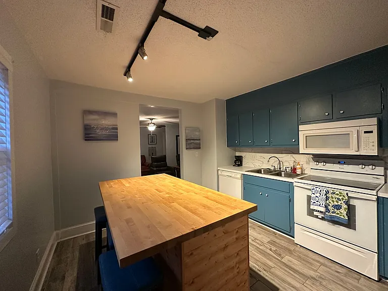 302 N Shores Rd — Photo 11