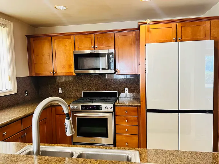 2230 S Bentley Ave #101 — Photo 8