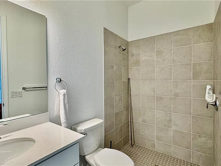15048 Pinehurst Ln — Photo 3