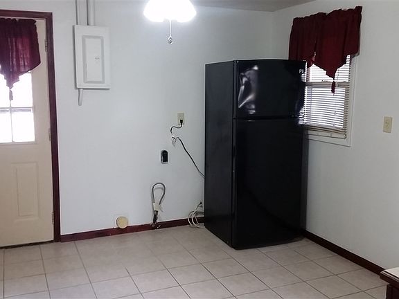4th image of 1916 Brady Ln