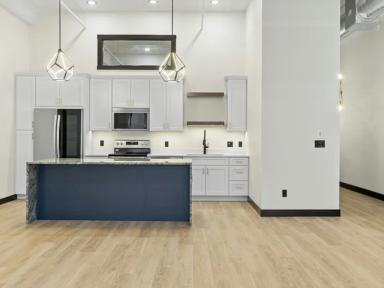 522 6th St #301 — Photo 3
