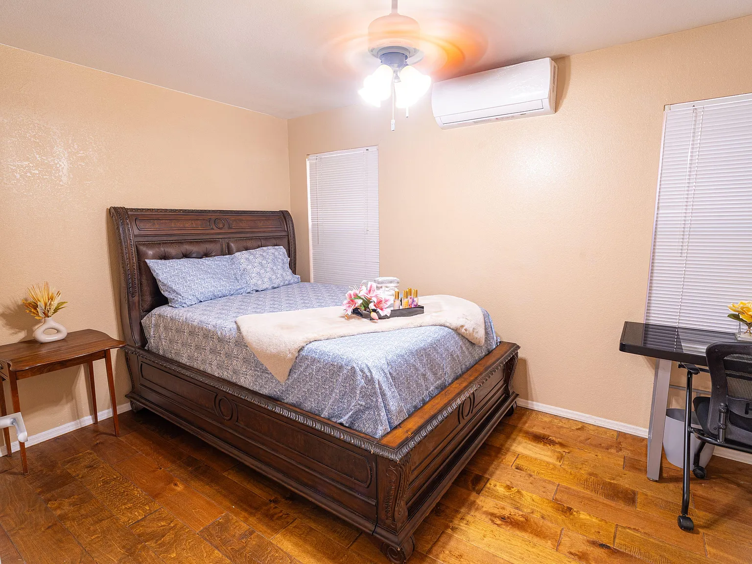 4 bed, 4.0 bath, 2827 sqft, $901 — Photo 1