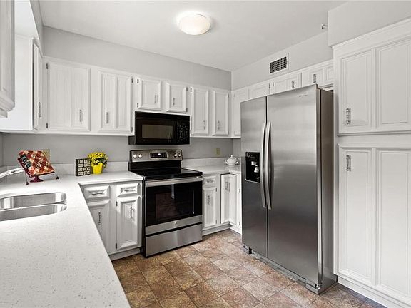 5th image of 10237 Cedarbrooke Ln #3