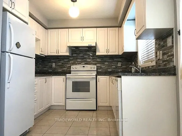 68 Thoroughbred Way — Photo 3