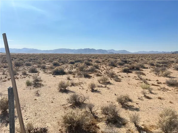1 Cherokee Trl, Lucerne Valley, CA 92356